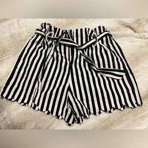 Striped soft shorts with tie